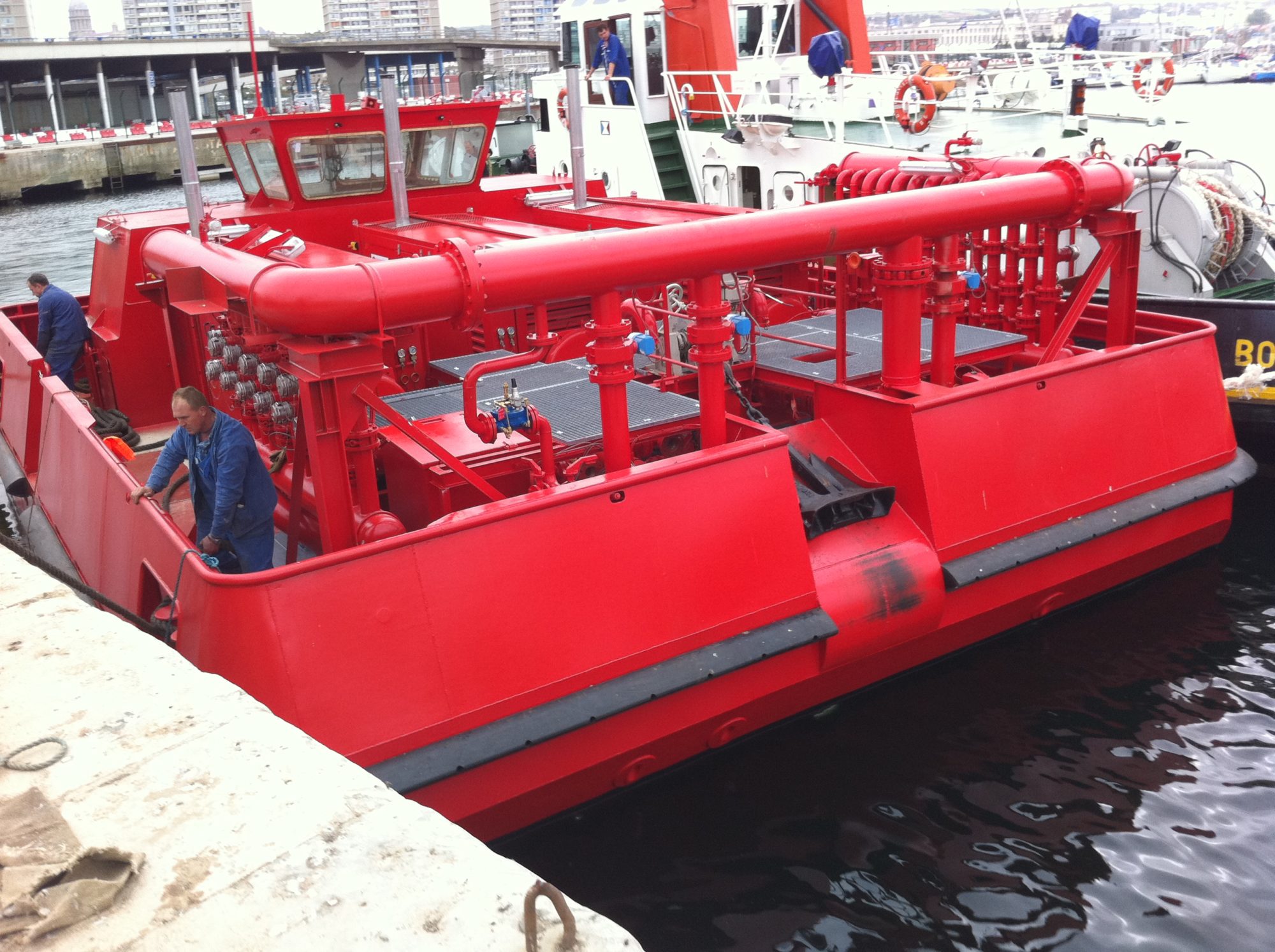 Barge Incendie de Rade