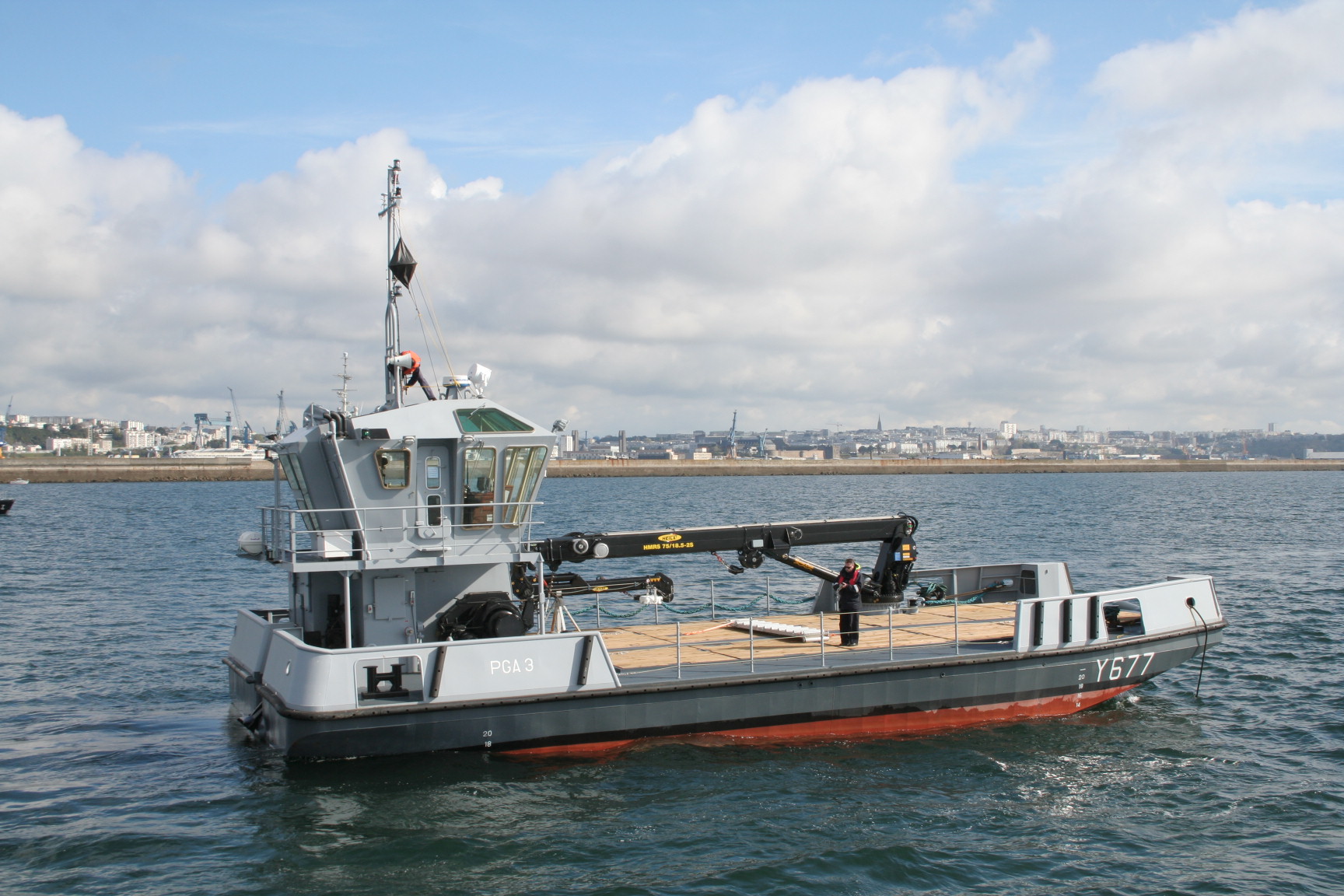 Ponton-grue automoteur