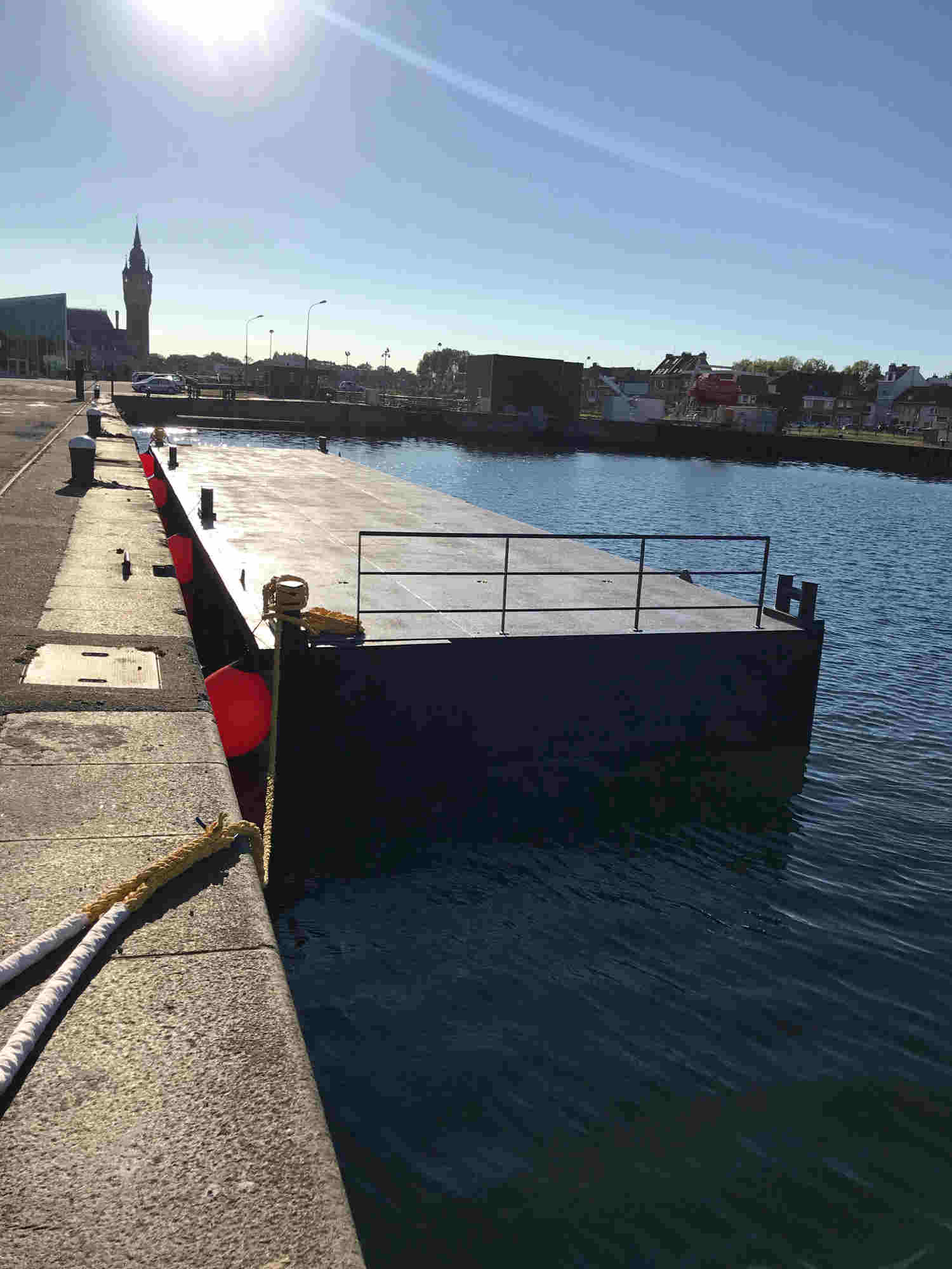 PONTOON